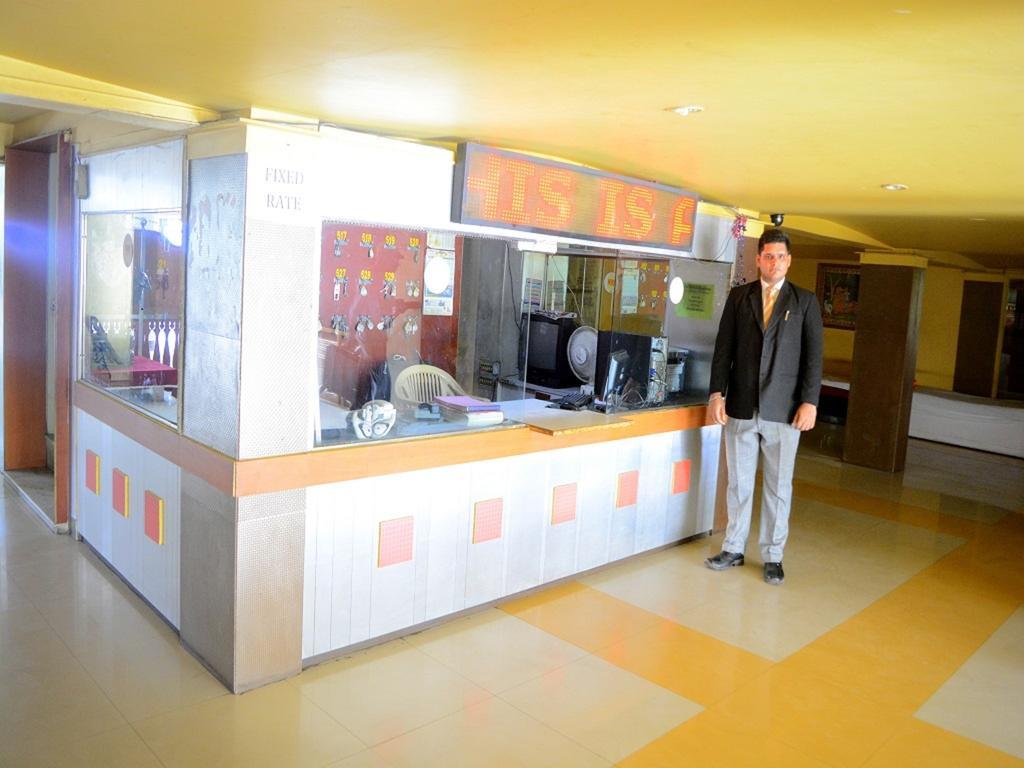 Hotel Nyay Mandir Bharuch ภายนอก รูปภาพ